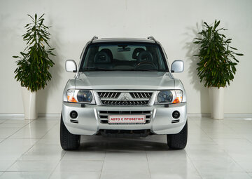 Mitsubishi Pajero Вид 2